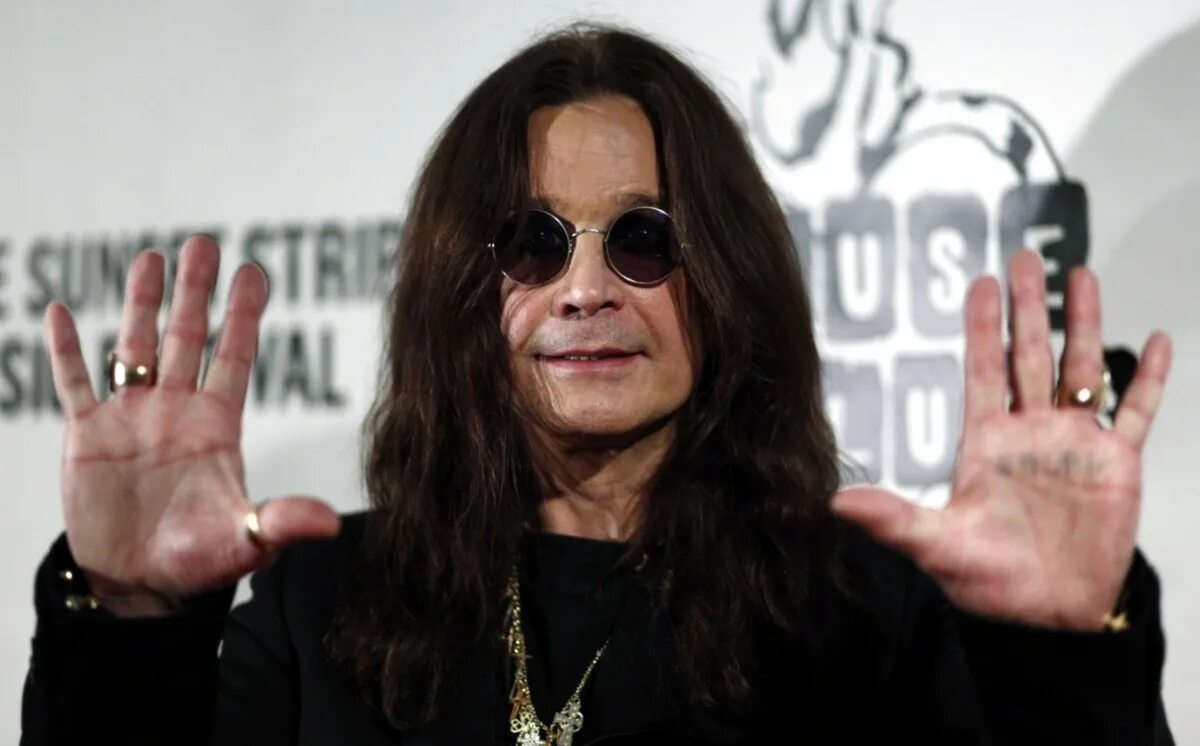 Ozzy osbourne photoshoot. Оззи осборн. Mr crowley ozzy osbourne. Оззи осборн плакат. Ozzy ozz.