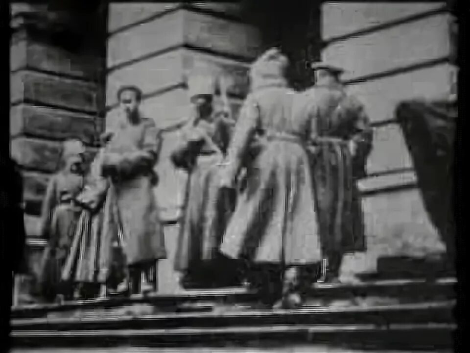 Смольный 1917. Смольный в 1917 году. смольный в 1917 году фото. революционный смольный. смольный на проводе.