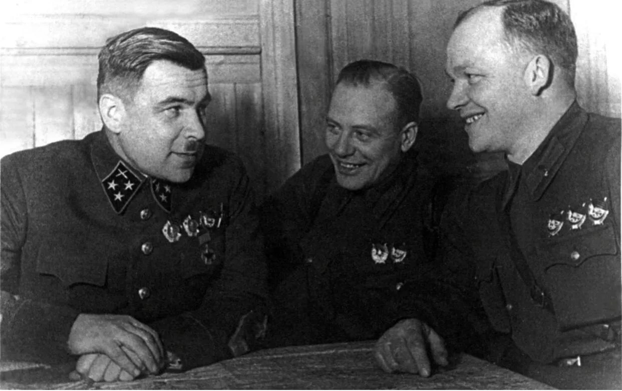 Кто командовал волховским фронтом. Командующий ленинградским фронтом в 1941. Командующий ленинградским фронтом в 1941. Командующий ленинградским фронтом в 1941. Мерецков.