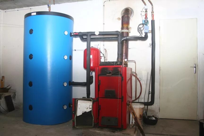 Теплоаккумулятор для твердотопливного котла. Котёл твёрдотопливный с водяным контуром купер 15 обвязка. Обвязка ттк с теплоаккумулятором. Буферная ёмкость для твердотопливного котла 200л. Бак для отопления 1000л для твердотопливных котлов.