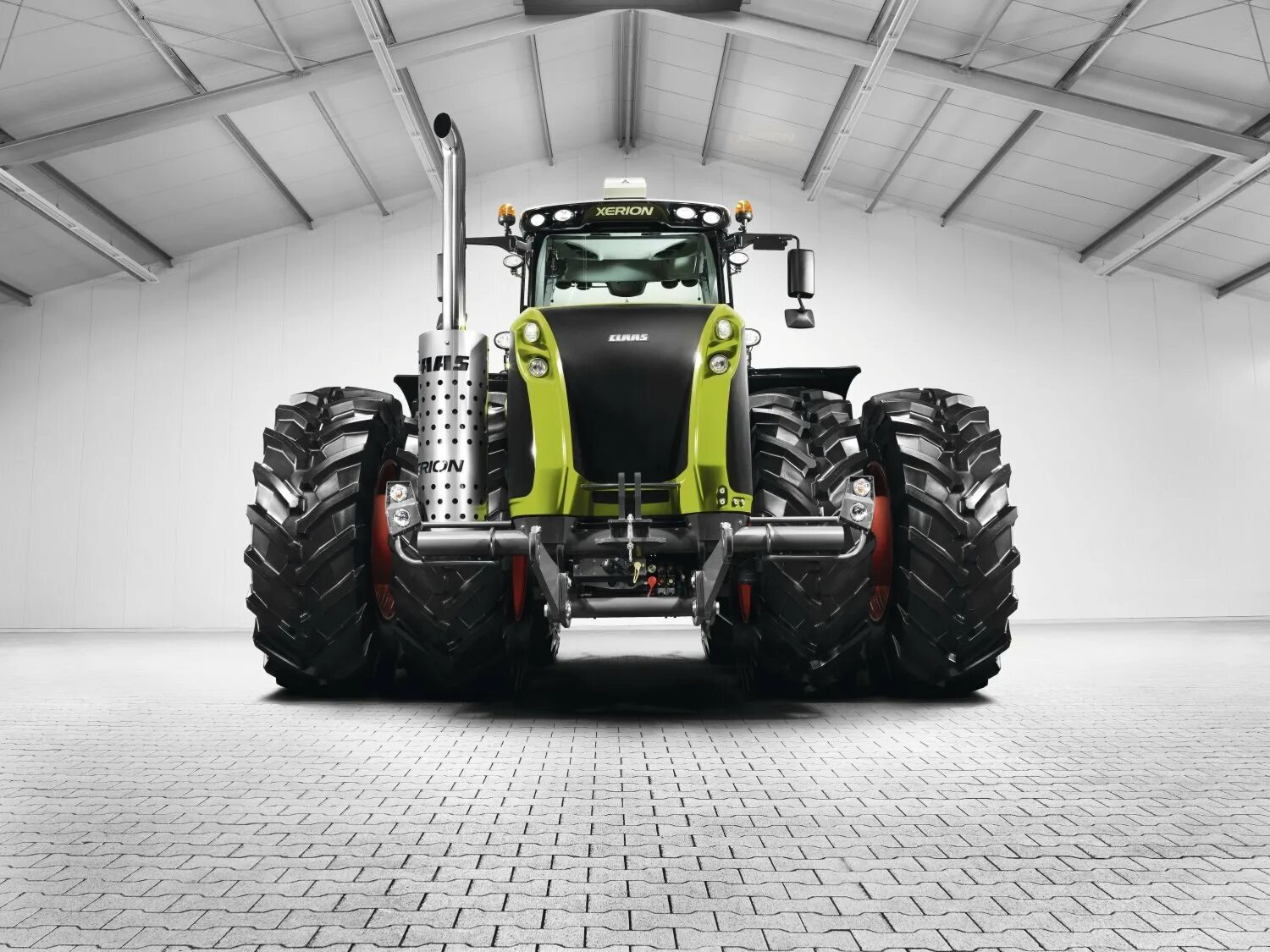 Мощный трактор. Трактор фенд большой самый. Трактор case nh 9040. John deere самый большой трактор. Трактор jcb fastrac.