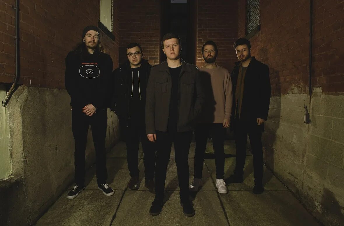 Дрю макфарлейн glass animals. Glass группа. Glass animals солист. Дрю макфарлейн glass animals. Holding absence исполнитель группа.