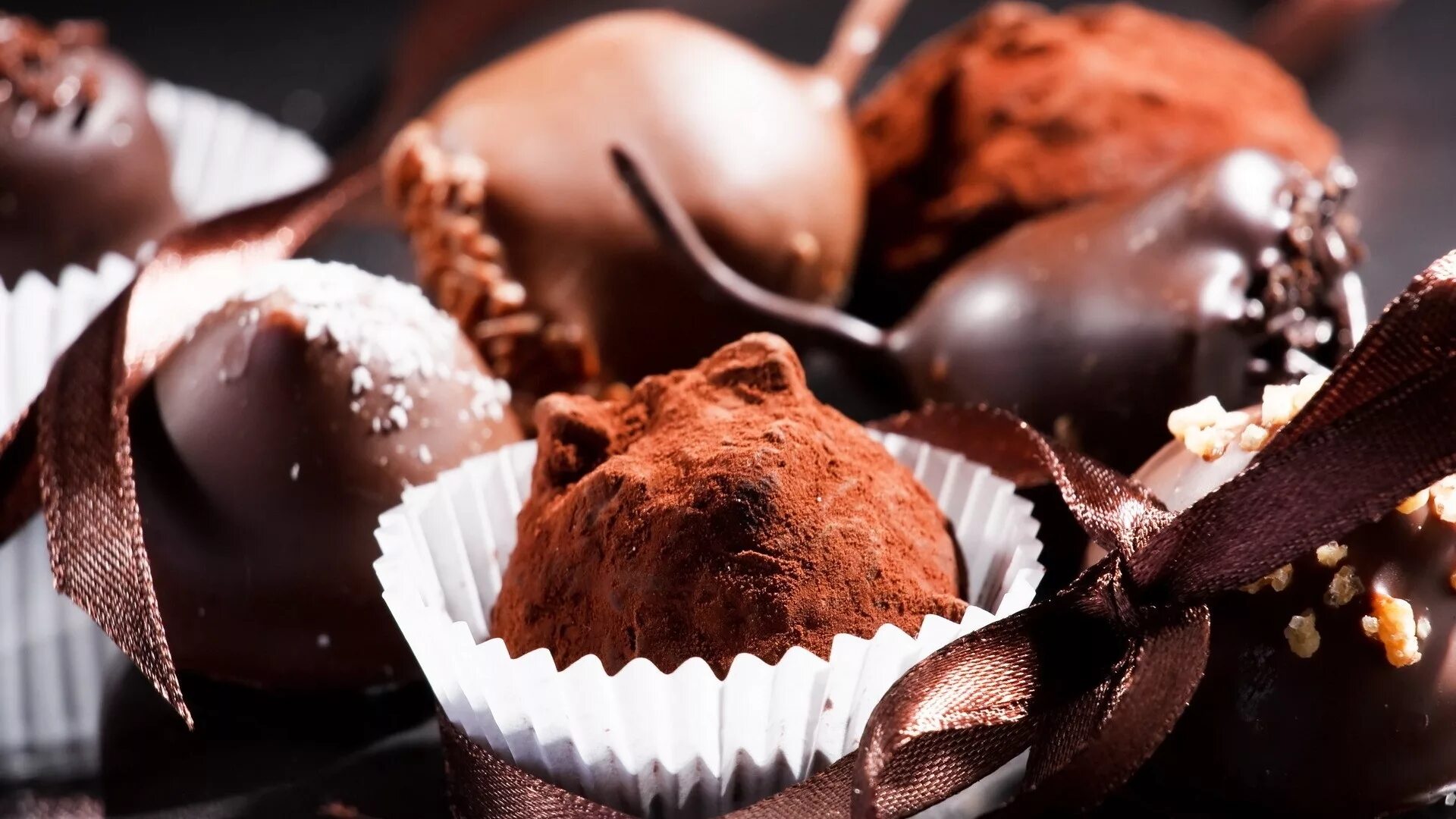 Слаще шоколада лучше шоколада. Красивые конфеты. Шоколадные конфеты. Шоколад и шоколадные конфеты. Шоколадные сладости.