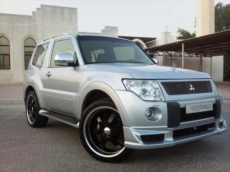 Mitsubishi Pajero 4 Tuning. Тюнинговые Митсубиси Паджеро 4. Обвес Митсубиси Паджеро 4. Mitsubishi Pajero 3 Tuning. Тюнинг паджеро купить