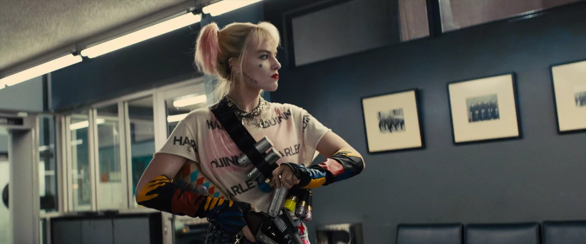 марго робби отряд самоубийц 2. хищные птицы потрясающая история харли квинн. хищные птицы потрясающая история харли квинн. харли квин хишные пцытси фильм 2020. история харли квин.