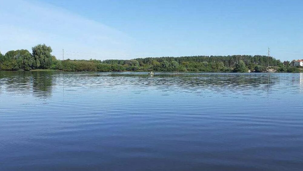 Вода изумрудного цвета в озере луги. Озеро зеркальное выборгский район. Озеро керамзитка брянск. Река ая алтайский край. Мушан ер озеро марий эл.