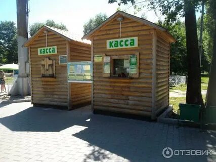 В парке аттракционов павильон для игровых