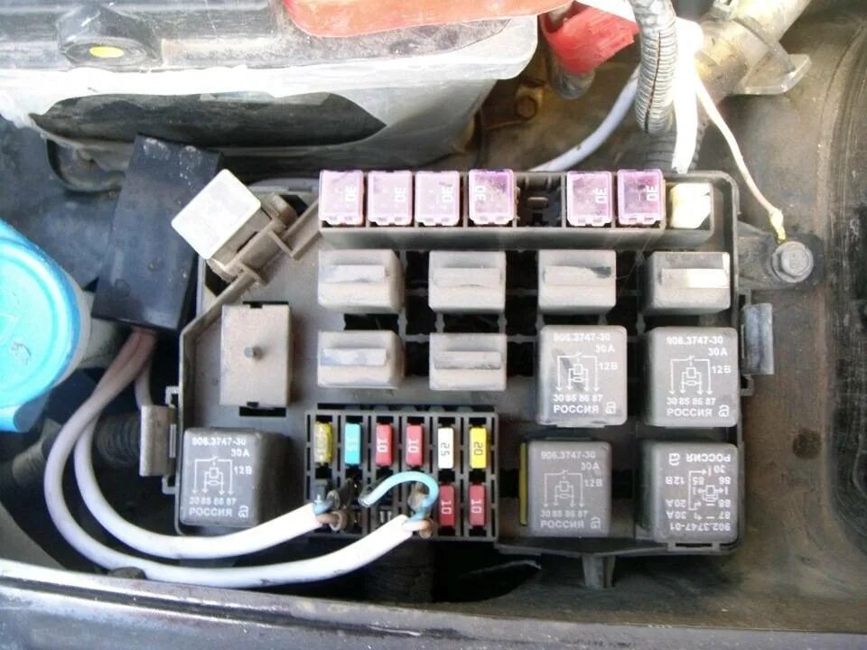 Блок реле шевроле lanos. Предохранитель на ближний свет заз шанс 1. Реле ближнего света заз сенс 1. Не горит свет ланос. Не горит свет ланос.