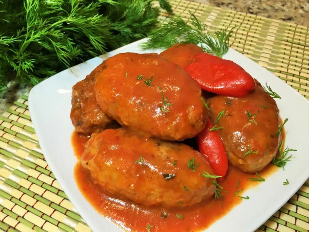 Вкусный соус к котлетам рецепт. Вкусный соус для котлет. Подливка в столовой. Тефтели в подливе. Томатная подлива к котлетам.