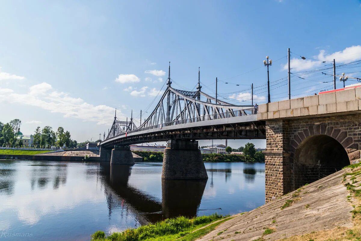 Старый мост тверь. Тверской Староволжский мост. Староволжский мост достопримечательности Твери. Набережная и Староволжский мост.. Староволжский мост через Волгу.