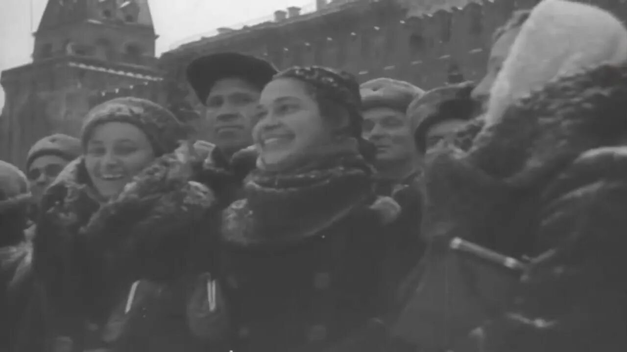 Парад 1941 года на красной площади. Парад 7 ноября 1941 г на красной площади в Москве. Парад на красной площади 7 ноября 41-го года. Сталин на параде 1941 года на красной площади.