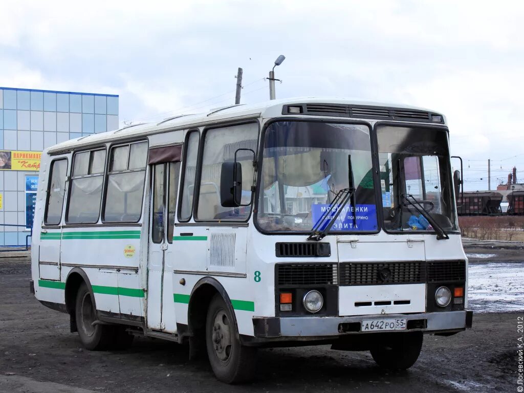 ПАЗ 3205 колхоз. Автовокзал ПАЗ 3205. Евпатория ПАЗ-3205. Автовокзал Омск автобусы.