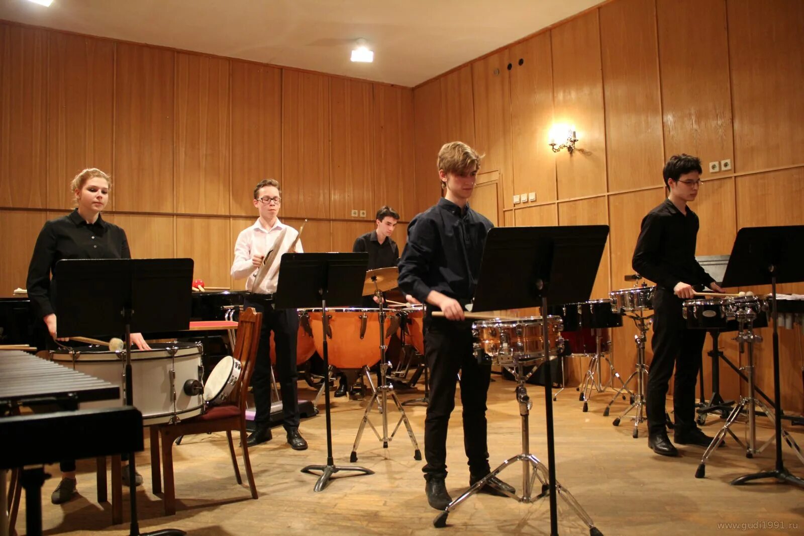 ударные инструменты в оркестре. ансамбль марком пекарским. буин хан ансамбль барабаны. клавишные и ударные ансамбль. ансамбль марком пекарским.