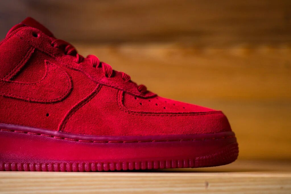 Найк замша. Nike Air Force 1 Low Red. Nike Air Force 1 Red. Nike Air Force 1 High красные. Nike Air Force 1 Low красные.