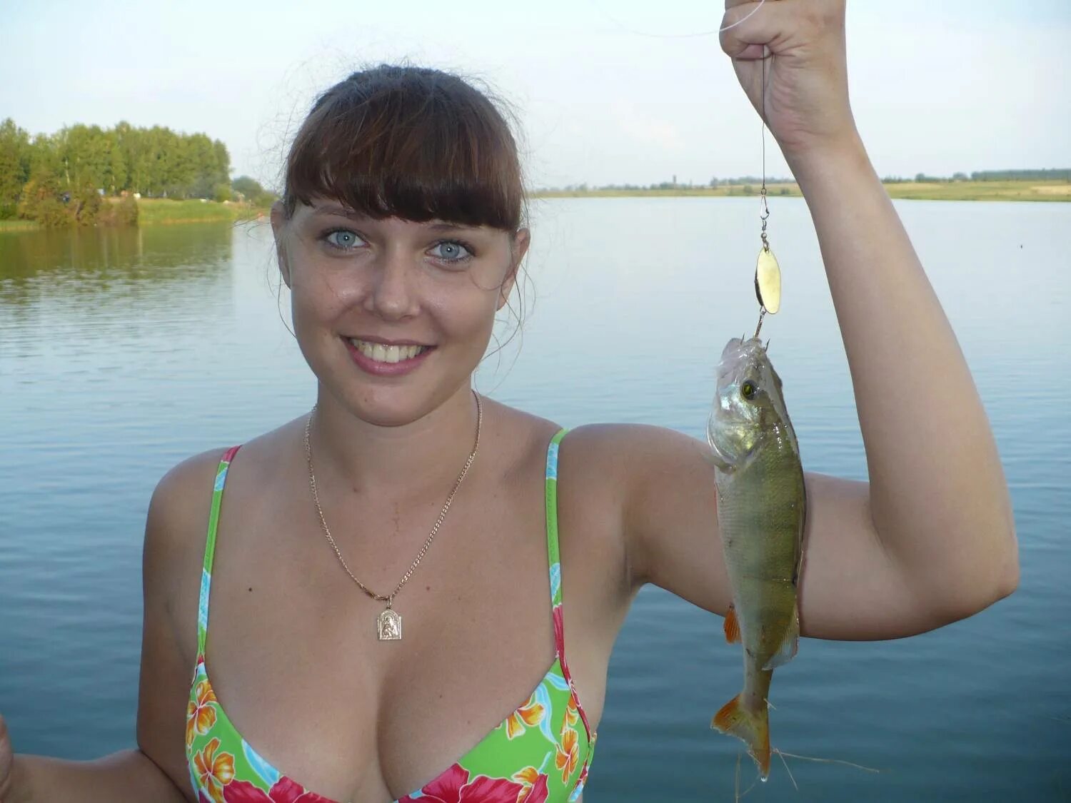 рыбная ловля в чувашии. рыбалка на чусовой летом. женщины на рыбалке. фотосессия рыбалка. друг прет жену русское.