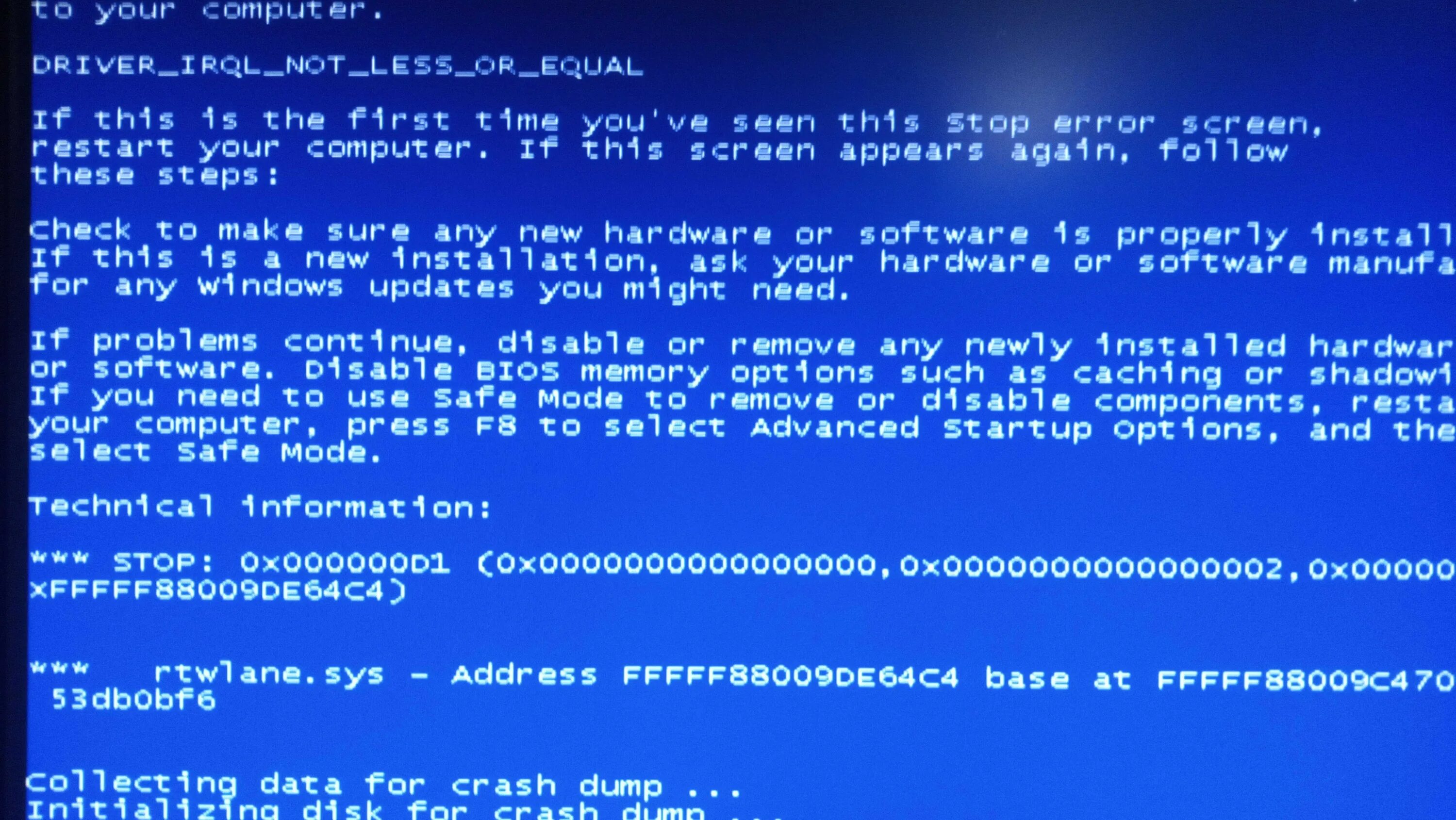 Что делать после синего экрана. Синий экран. Синий экран смерти. Ошибка видеокарты синий экран. Синий экран на мониторе компьютера.