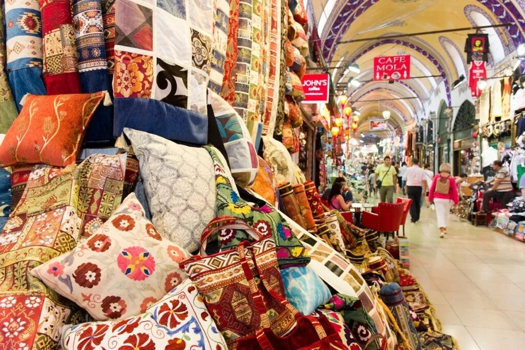 Стамбул где купить. Grand Bazaar, Стамбул, Турция. Турецкий Гранд базар Стамбул. Рынок в Стамбуле Гранд базар. Grand Bazaar Стамбул антикварный рынок.