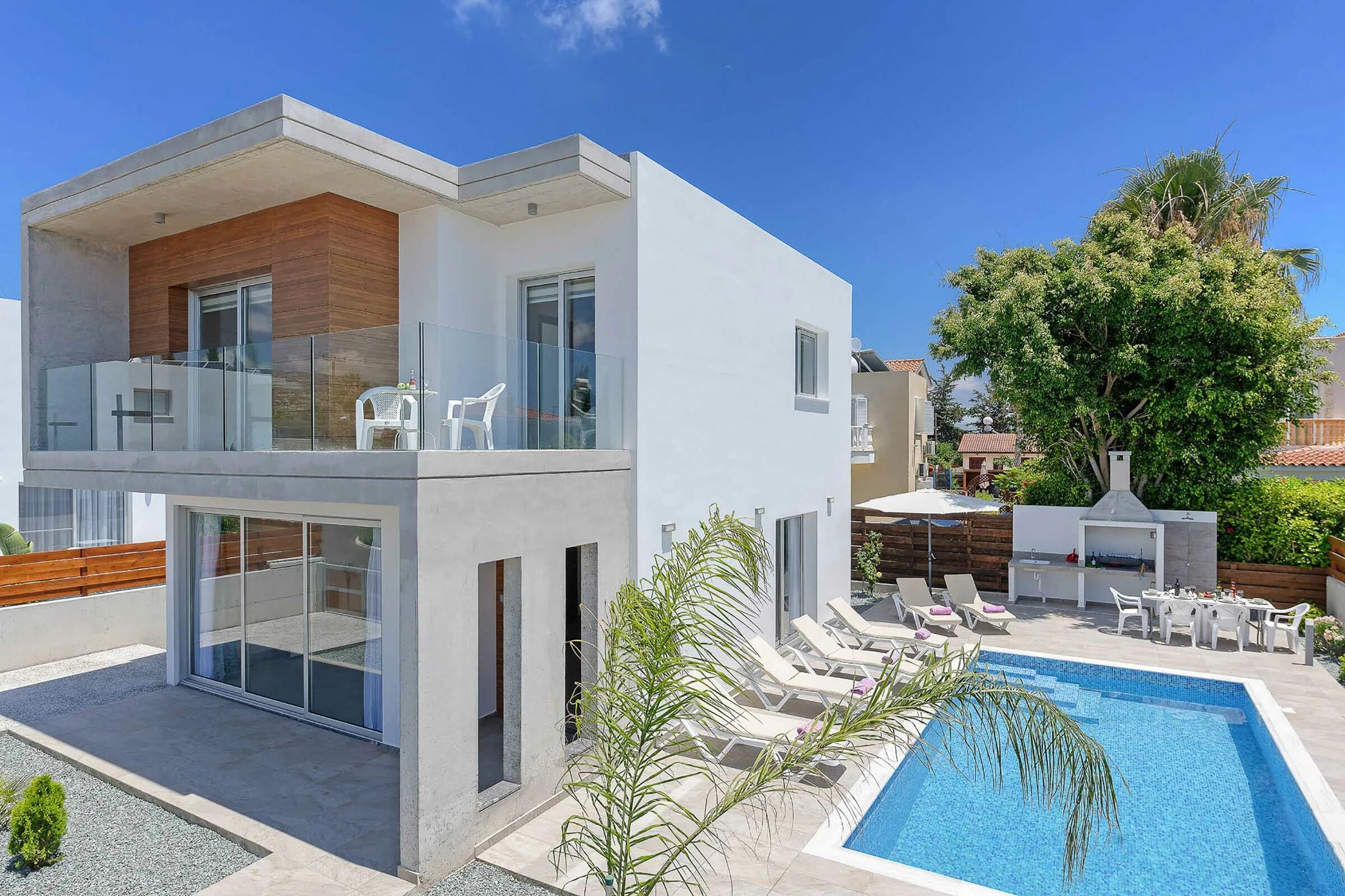 Bay Villas. Coral Palm Villa & Apartments. Продается дом на Кипре в Корал Бэй. Photo Coral Bay Ave Cyprus.