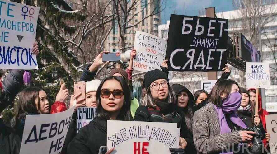 Движение феминизма. Протесты феминисток. Радикальные феминистки. Лозунги феминисток. Парад феминисток.