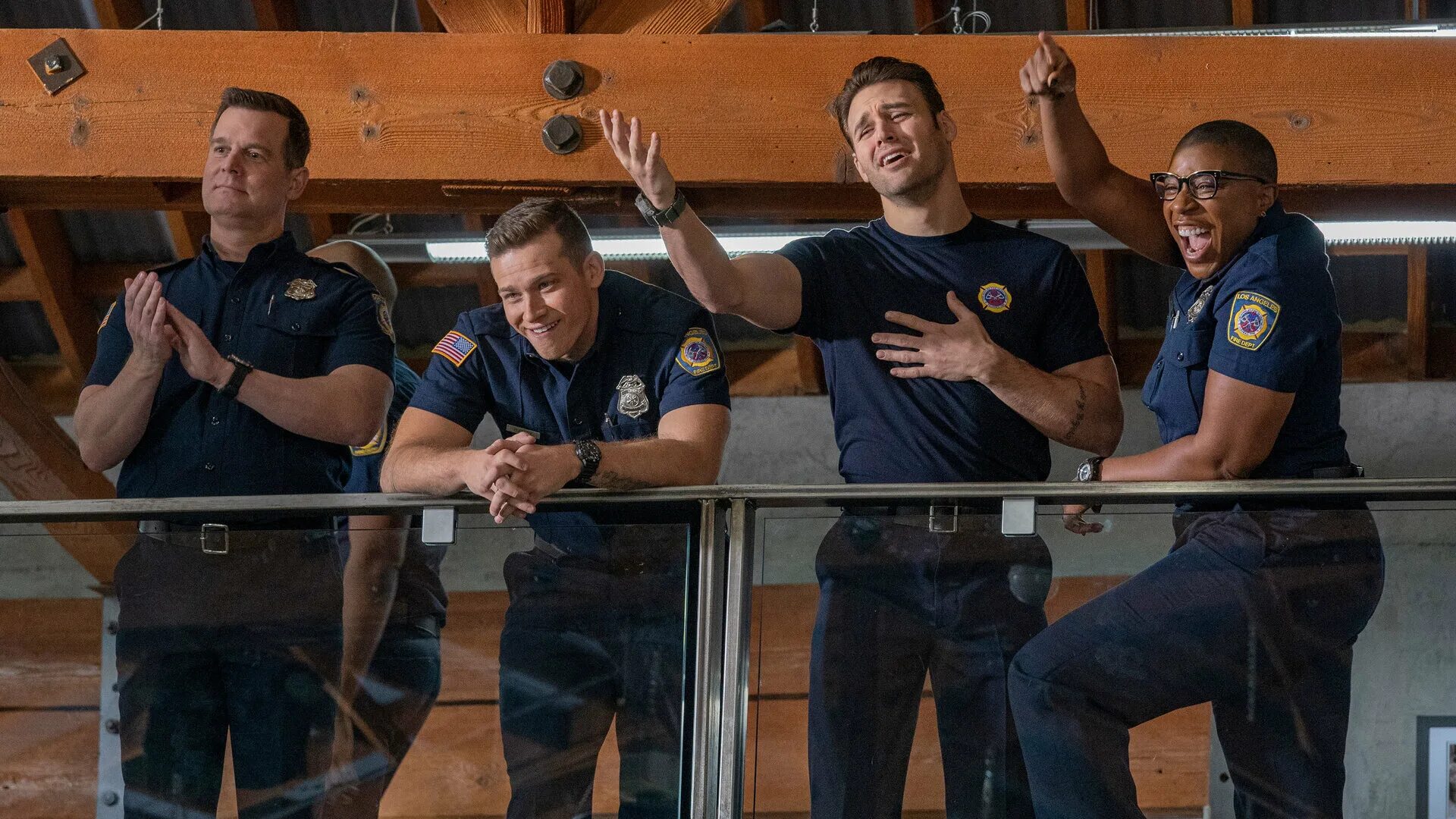 911 служба спасения выход новых серий. 911 служба спасения сериал. 911 служба спасения сериал эдди. 911 служба спасения сериал 3 сезон. 9-1-1 сериал.
