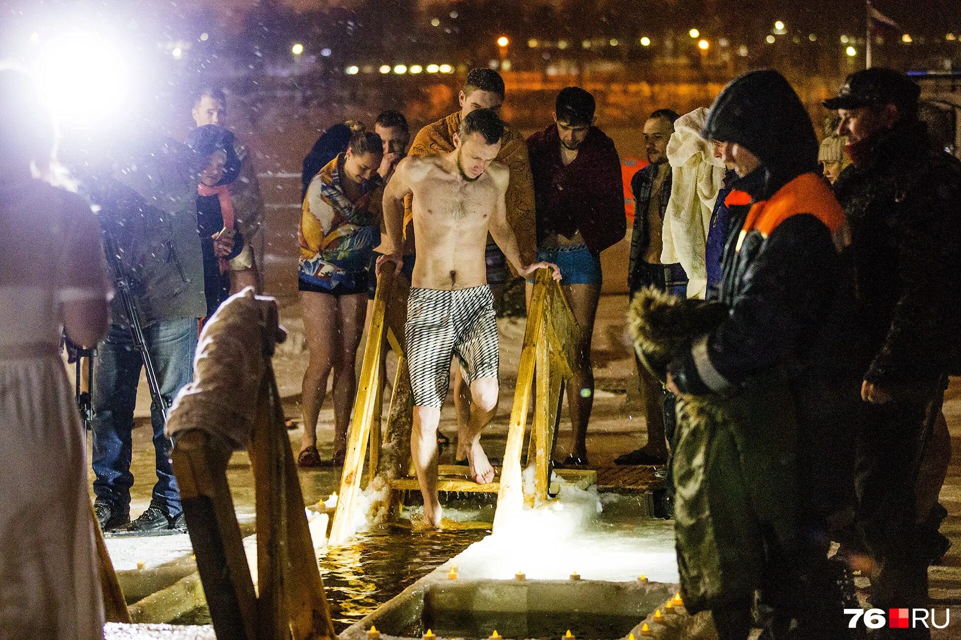 Иоанн креститель и бог крещение в иордани бога. Крещение 2023 купель тихона задонского. Крещенские купания 2021. Крещение господне 2022 челябинск. Крещенские купания правила безопасности.