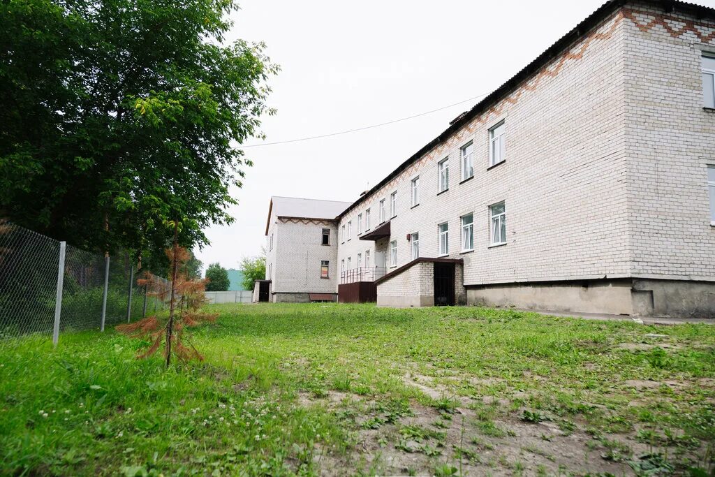 На деревню к дедушке. Дедушка в доме престарелых. Дом престарелых в сша. Дом престарелых в россии. Пожилая пара у камина.