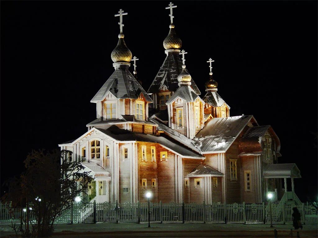 Церковь святых петра и павла (сестрорецк). Успенский собор хабаровск ночью. Тула покровский храм ночью. Храм спаса нерукотворного образа (краснокаменск). Храмы работающие ночью.