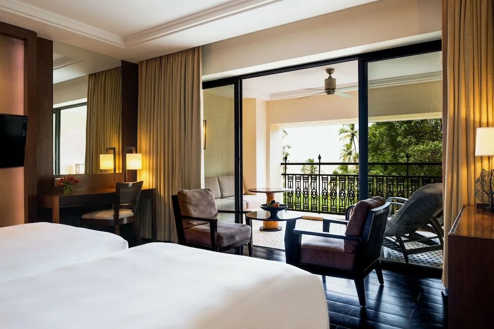 Grand hyatt goa 5*. Оранжевый отель на гоа с зелеными балконами. Гоа отели 5 звезд. Itc grand goa resort & spa гоа. Гранд делюкс гоа.
