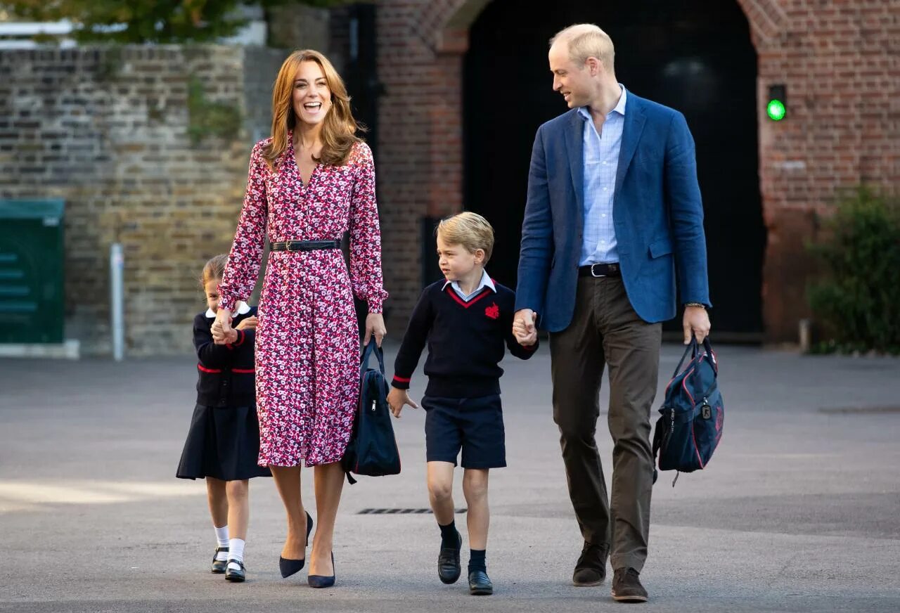 Фото детей кейт миддлтон и принца уильяма. Кейт Миддлтон с детьми. Принц Уильям и Кейт дети. Кейт Миддлтон с Джорджем. Уильям и Кейт Миддлтон.