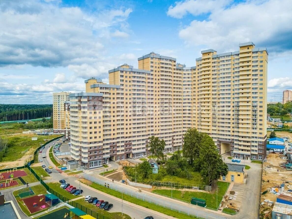 Пик в одинцово новостройки. Можайское шоссе д. Город одинцово квартира. Пик застройщик одинцово. Трехкомнатная квартира в одинцово.