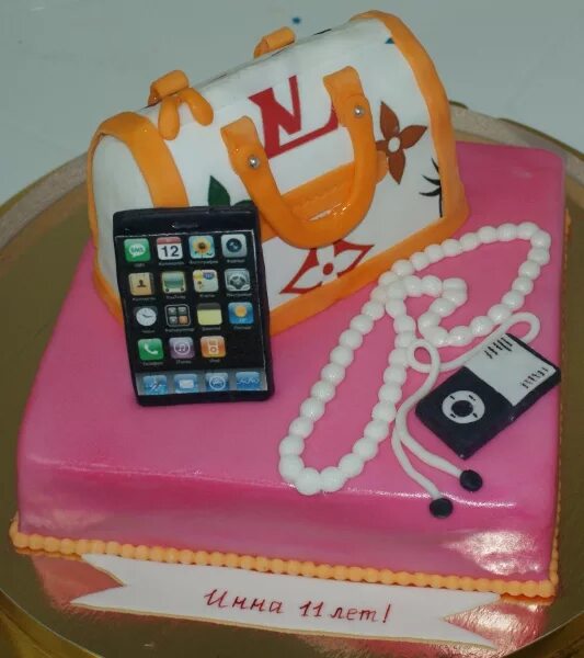 День рождения телефона 7. Торт на 11 лет. Торт с айфоном для девочки. Торт на день рождения 11 лет. Тематика торта для девочки 10 лет.