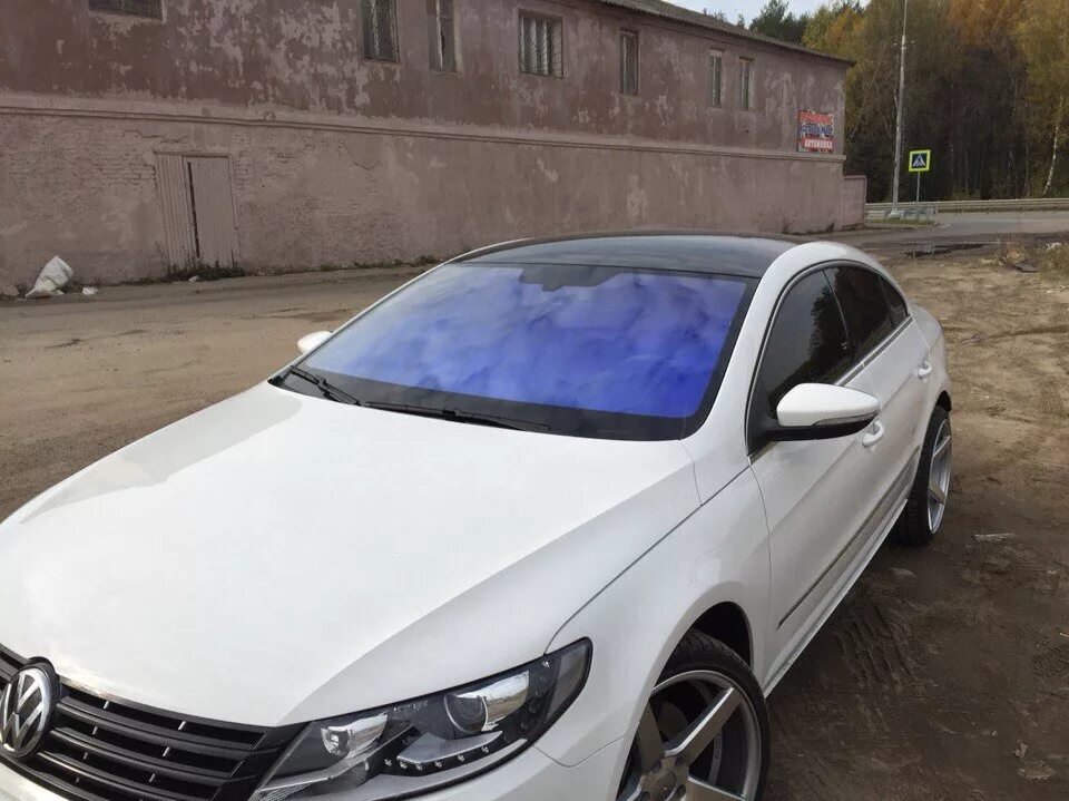 Пленка хамелеон на лобовое. W212 тонировка хамелеон. Passat cc тонировка. Mystique clima Comfort 83. Passat cc 2023 тонировка.