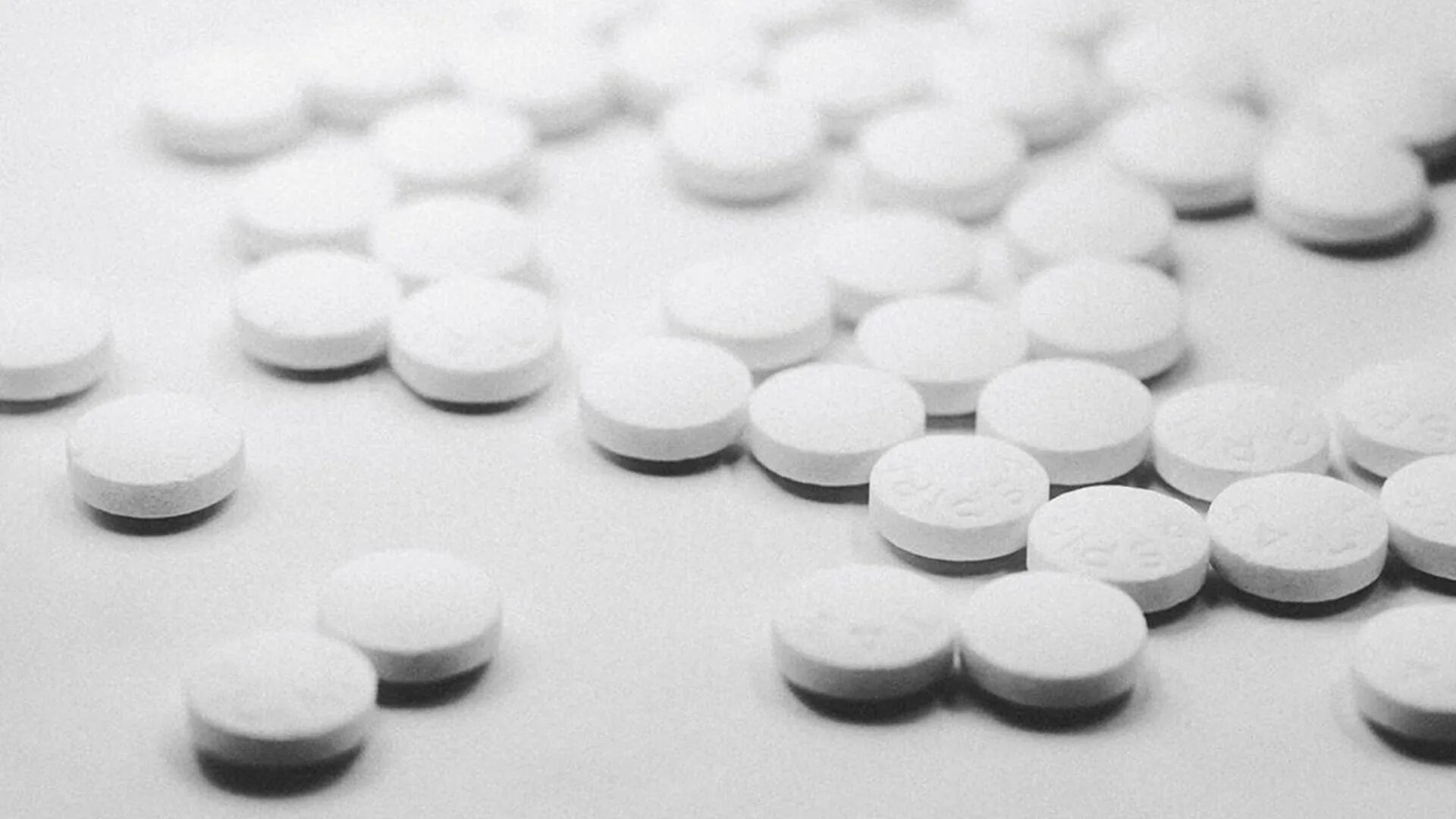 Aspirin 50. Чехия аспирин. Белые таблетки ацетилсалициловая. Пол таблетки аспирина. Зачем пить аспирин