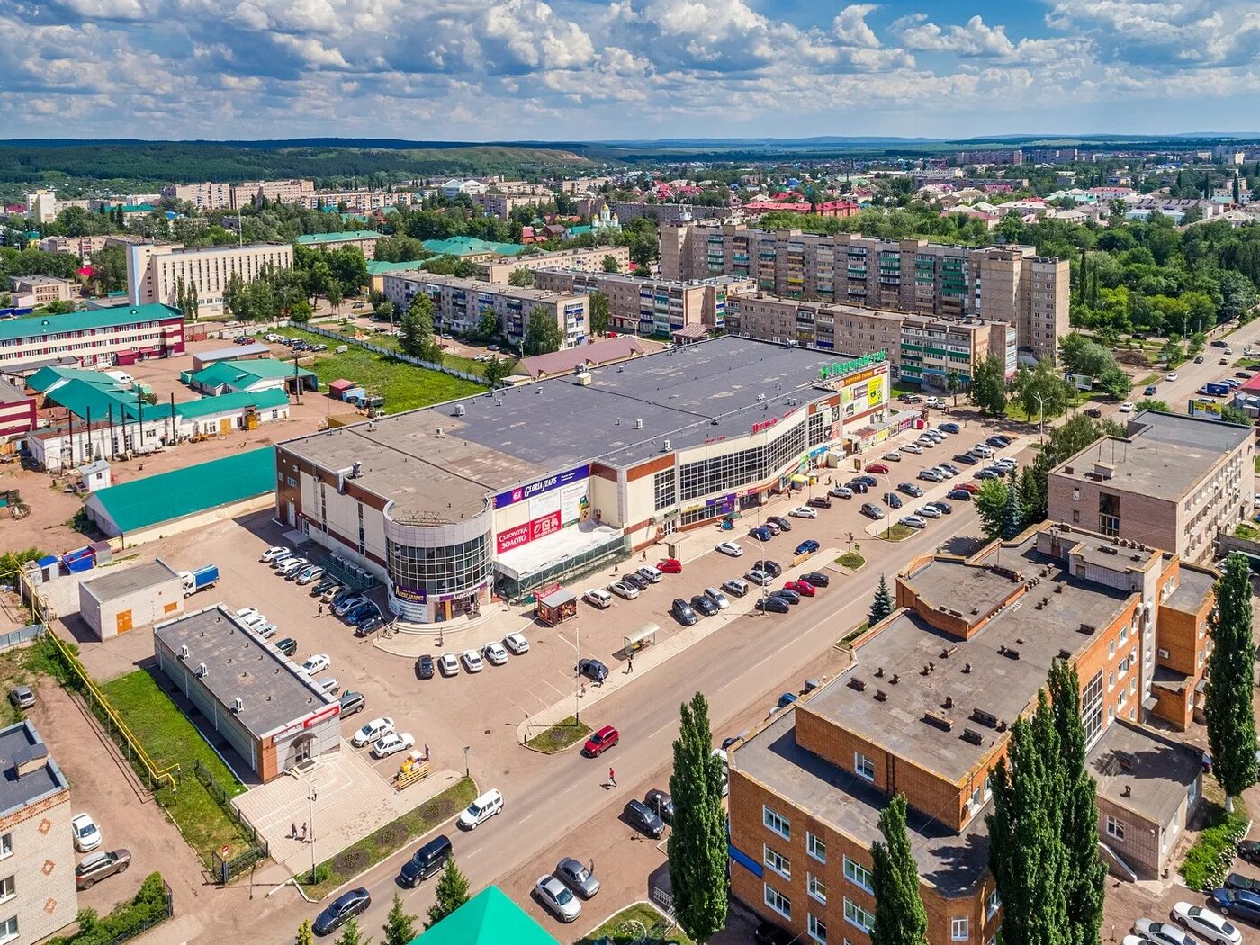 Где город ишимбай. ТЦ Ишимбай. ТРЦ лето Ишимбай. Ишимбай город. Природа города Ишимбай.