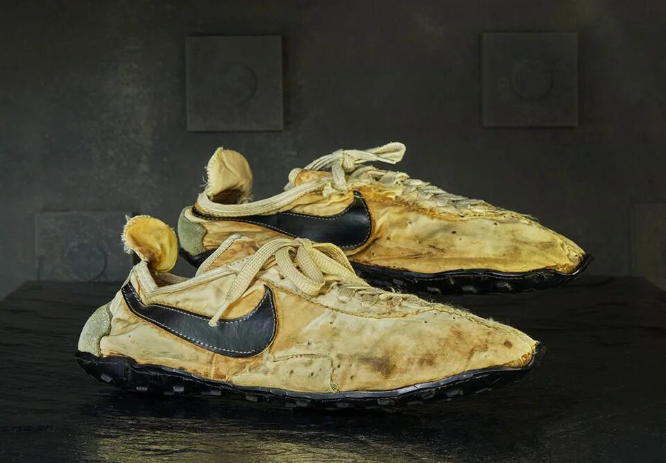 Самые редкие кроссовки. Редкие кроссовки nike. Nike foamposite 2. Nike dunk low lobster yellow. Nike sb dunk lobster yellow.