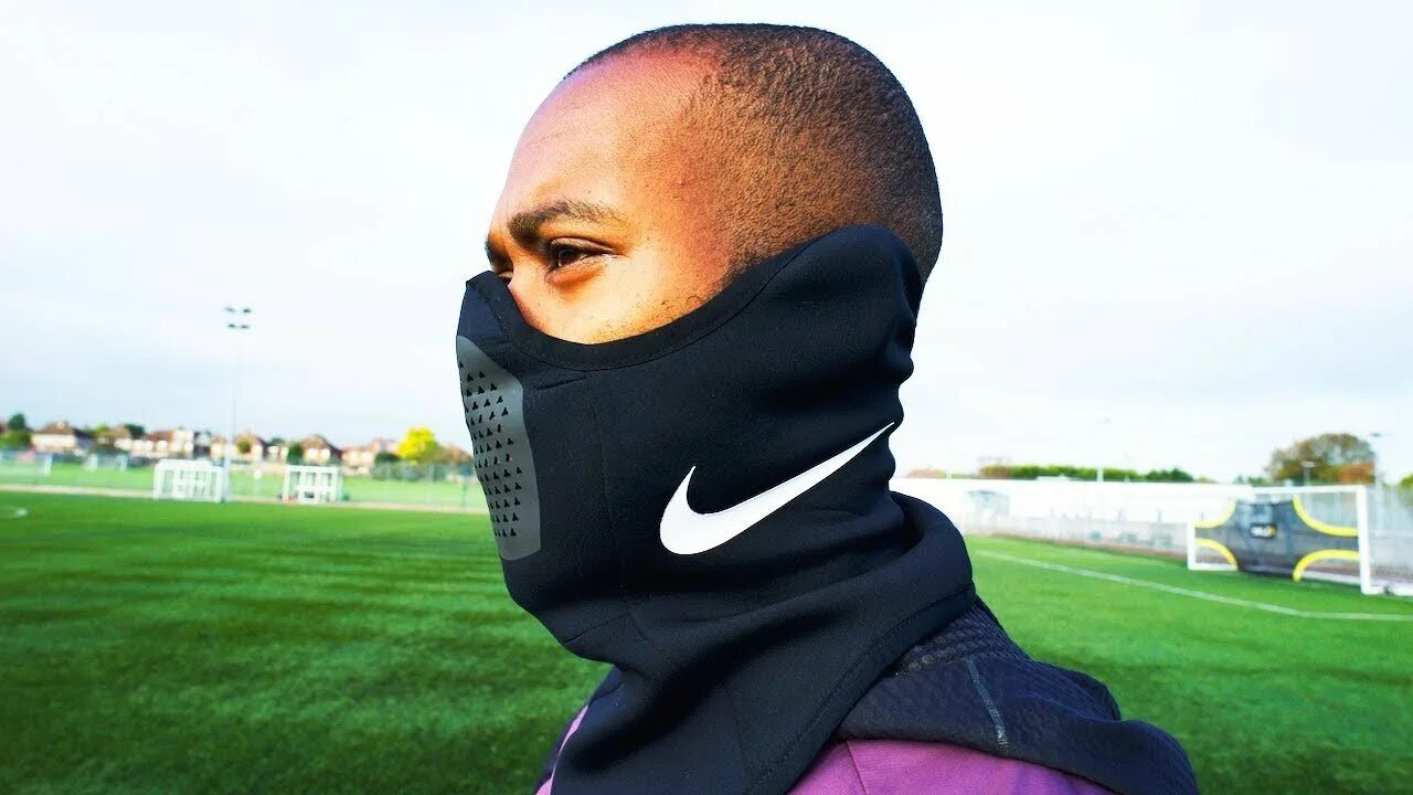 Лицо найк. Nike Strike Snood. Nike Therma Squad Snood. Дрилл маска Nike. Маска снуд Nike Дрилл.