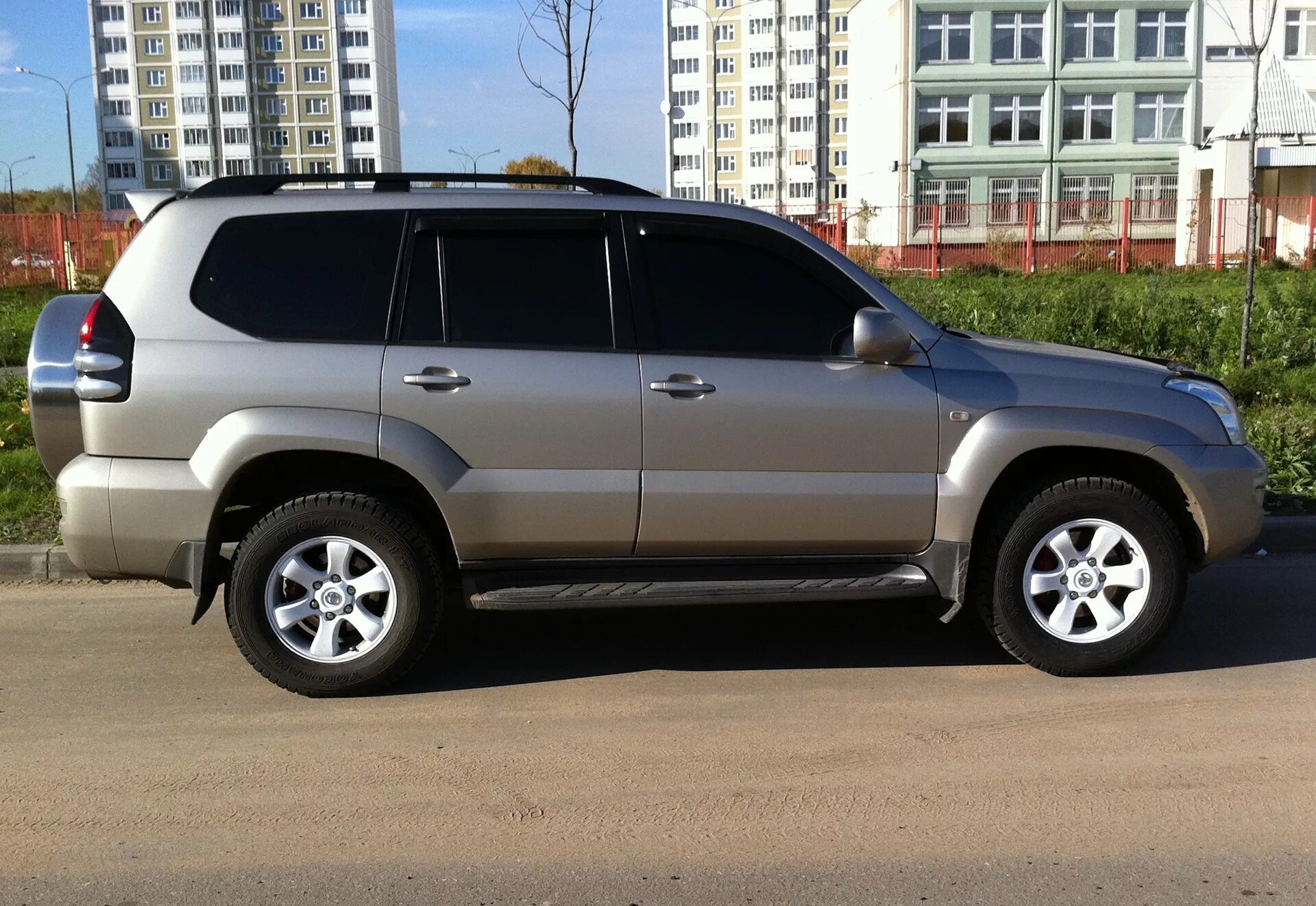 Диски r20 toyota prado. Ленд крузер прадо 150 на литье. Колеса r20 на прадо 150. Литье прадо. Prado 150 штатное литье.