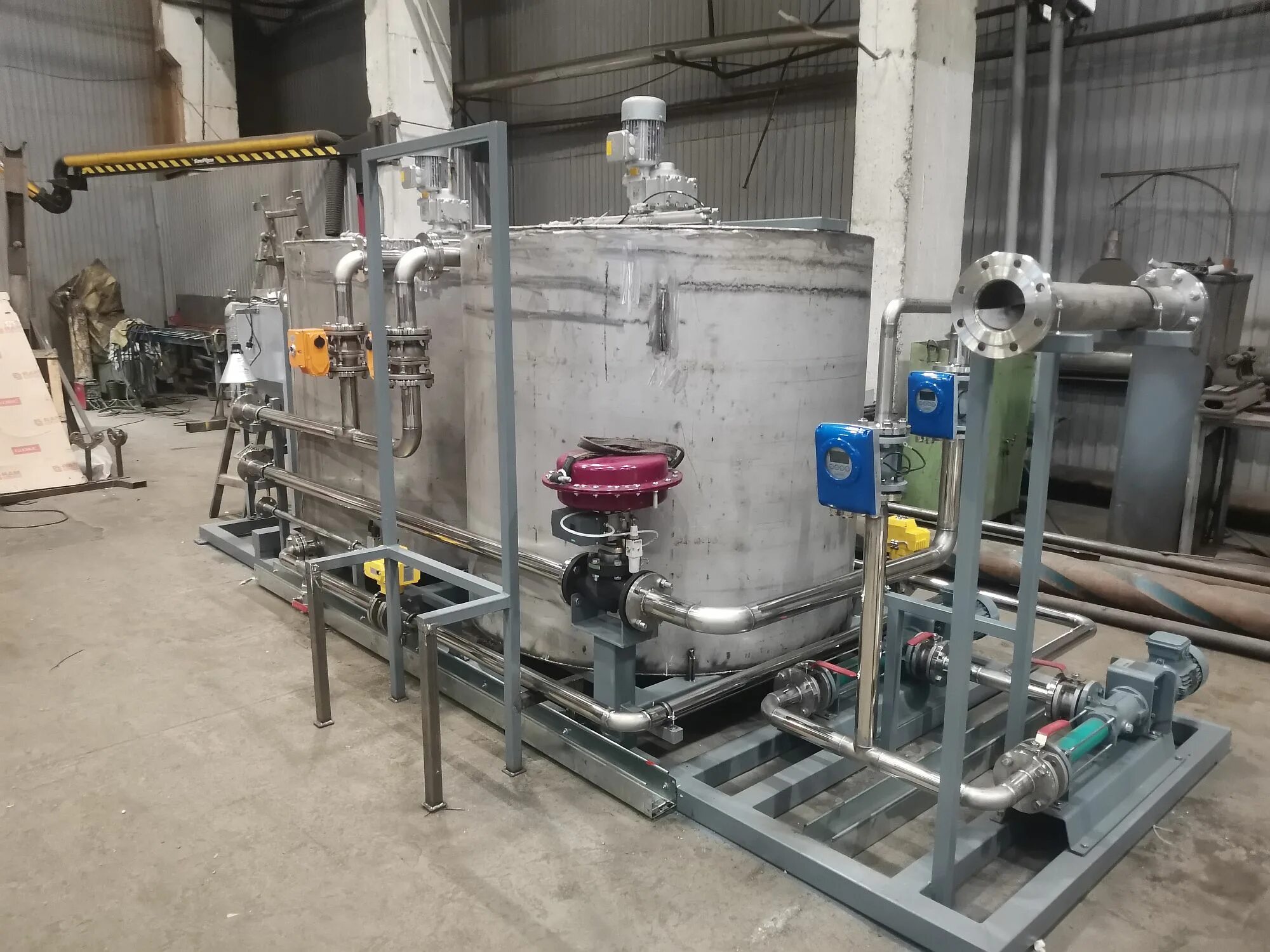 оборудование в контейнерном исполнении. блочная кустовая насосная станция бкнс. завод кока-кола в истре. станции производство. завод кока кола в московской области.