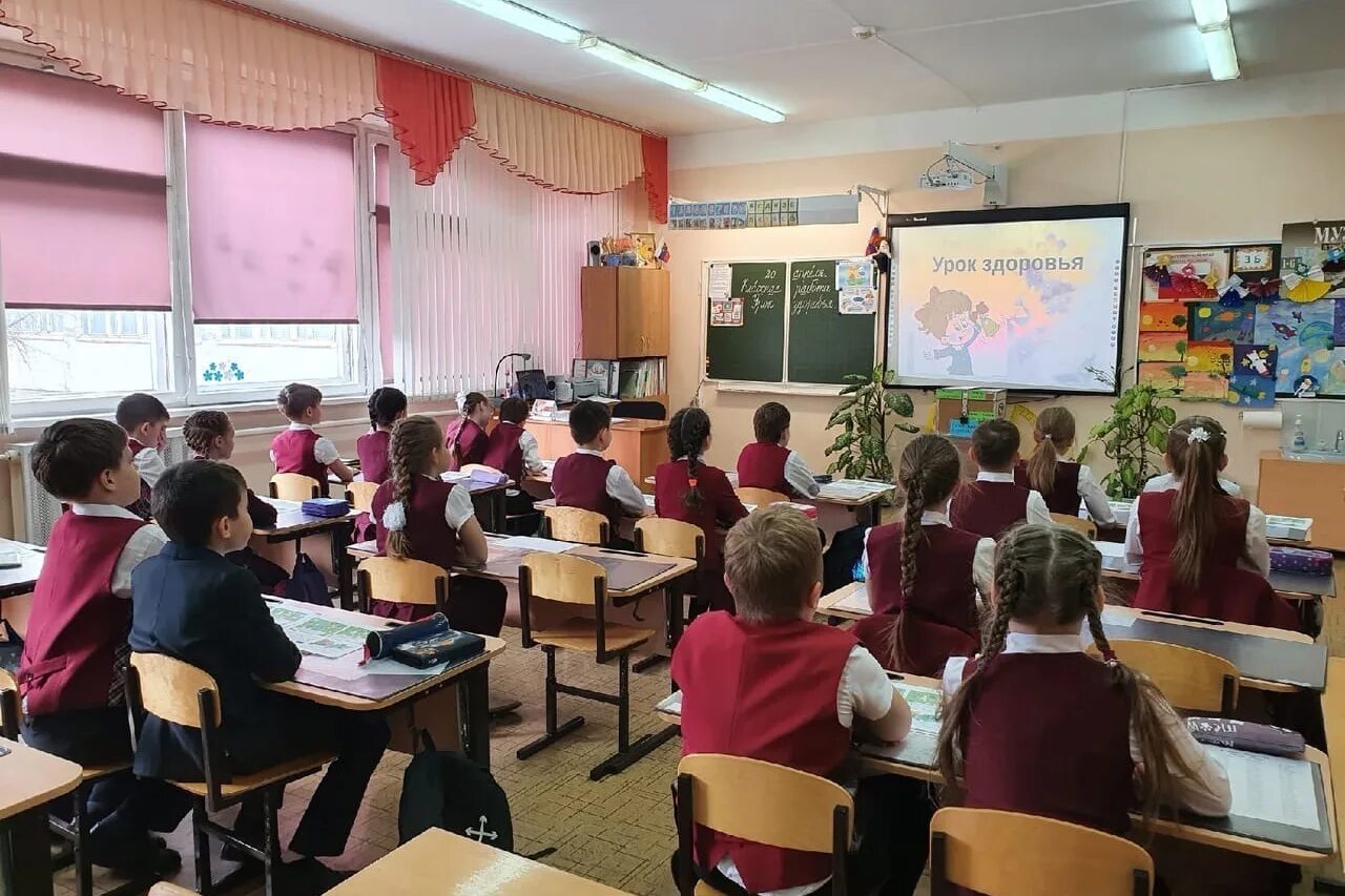 помимо школы