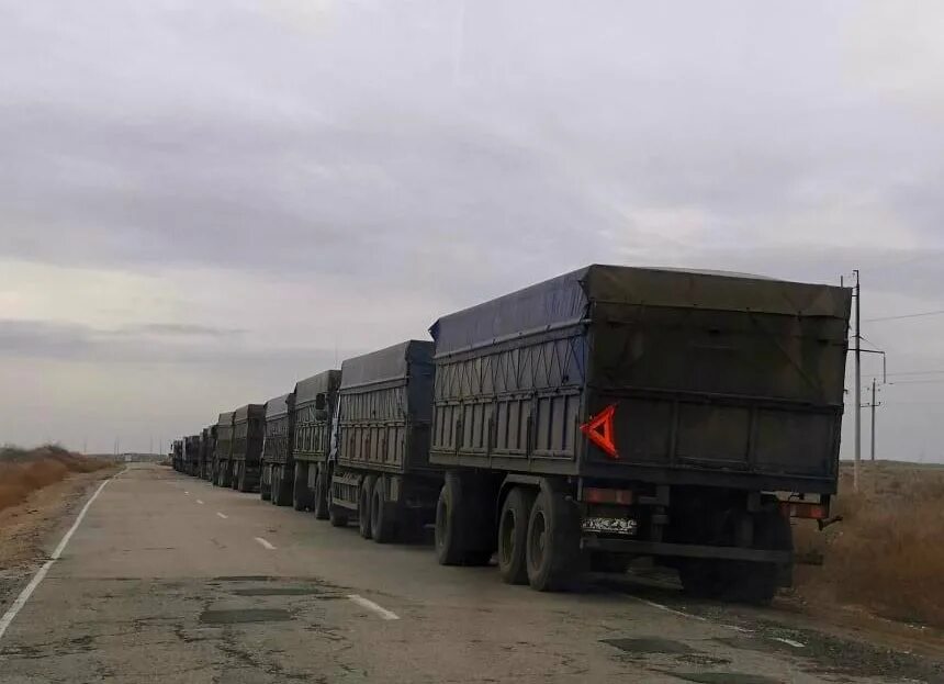 Камаз 65117 зерновоз. Камаз 65117 бортовой. Водитель зерновоз ростов на дону. Камаз 53212 зерновоз. Камаз юг руси зерновоз.