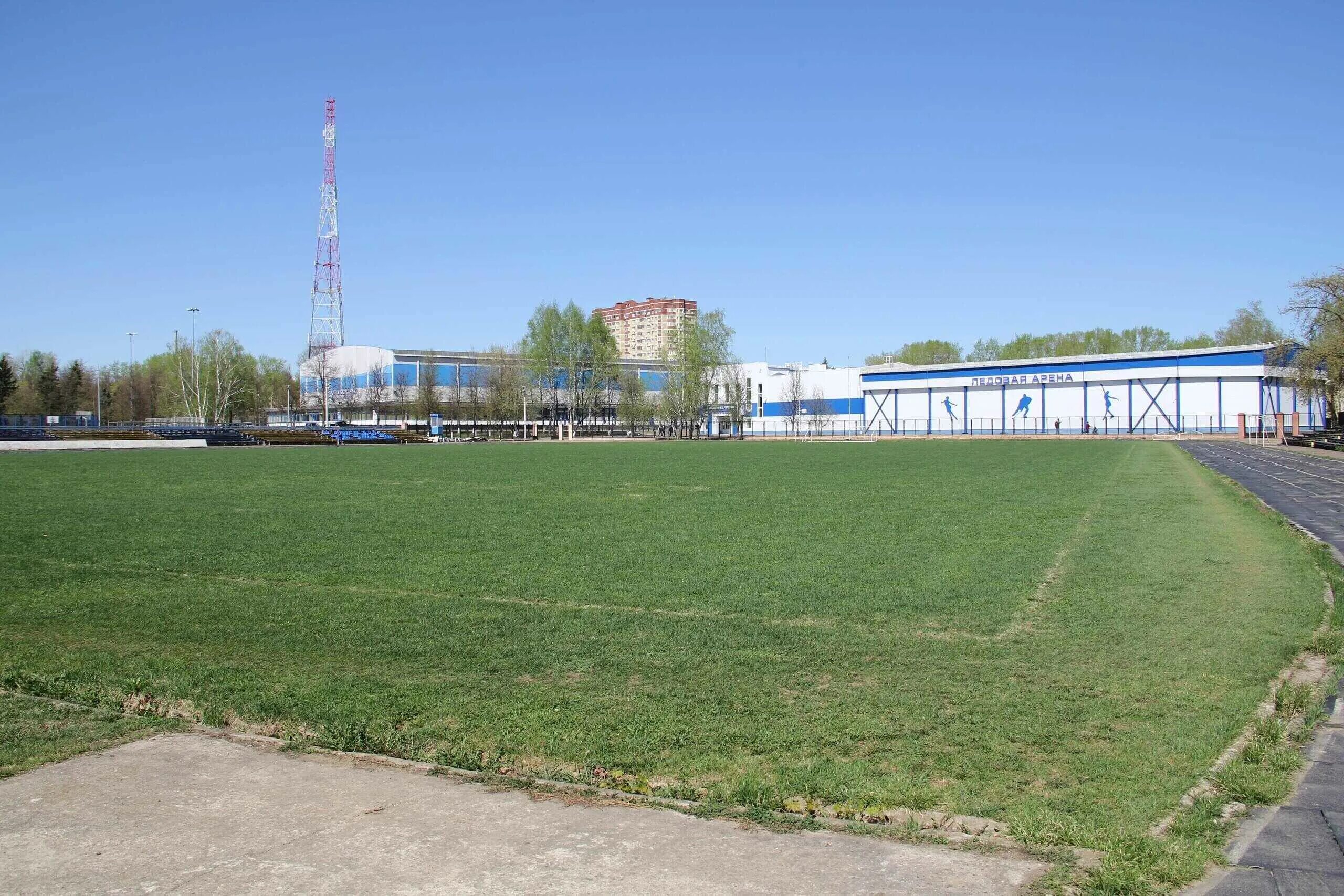 Центральный стадион химик город дзержинск. Футбольное поле на химиков копейск. Новомосковск поле химик 2006. Фк стрела 2007 года белгород. Стадион химик дзержинск.