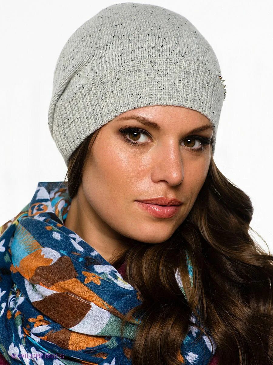 Шапка на весну спицами для женщин. Весенние вязаные шапки. Весенние вязаные шапки. Весенние вязаные шапки. Шапка вязаная женская.