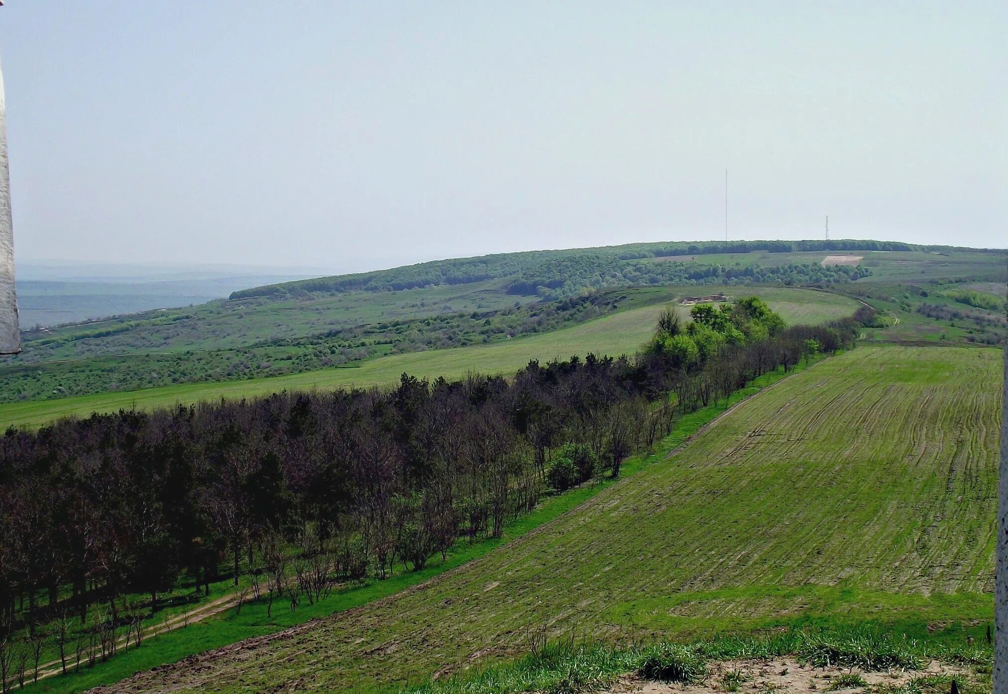 Мэгура холм в Молдове. Село Мэгура Молдавия. Вид с агадирсконо холма. Шоу и. "вершина холма".