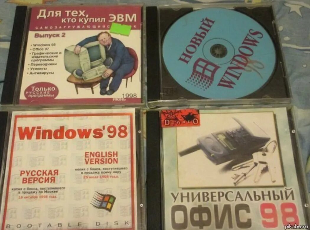 Пиратские dvd диски. Пиратские диски на рынках. Пиратские двд диски. Магазин дисков с играмирs2. Пиратские диски.