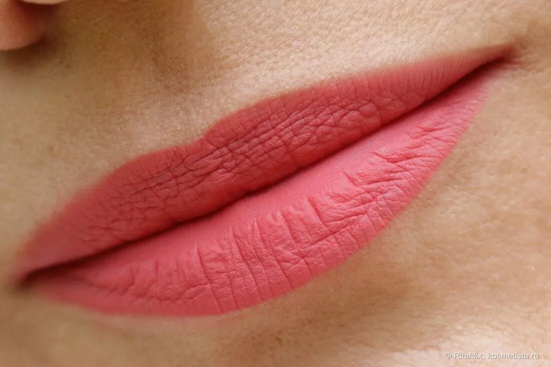 Матовая губная помада velvet. Bourjois rouge Edition Velvet 09. Матовые губы.
