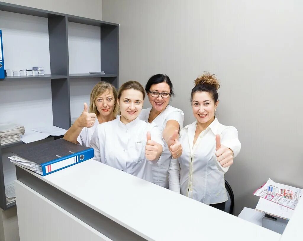 коллектив стоматологов. колибри стоматология екатеринбург. стоматология клиника комфорта санкт-петербург. стоматология комфортан азиеы портеоаой 54. зубной врач.