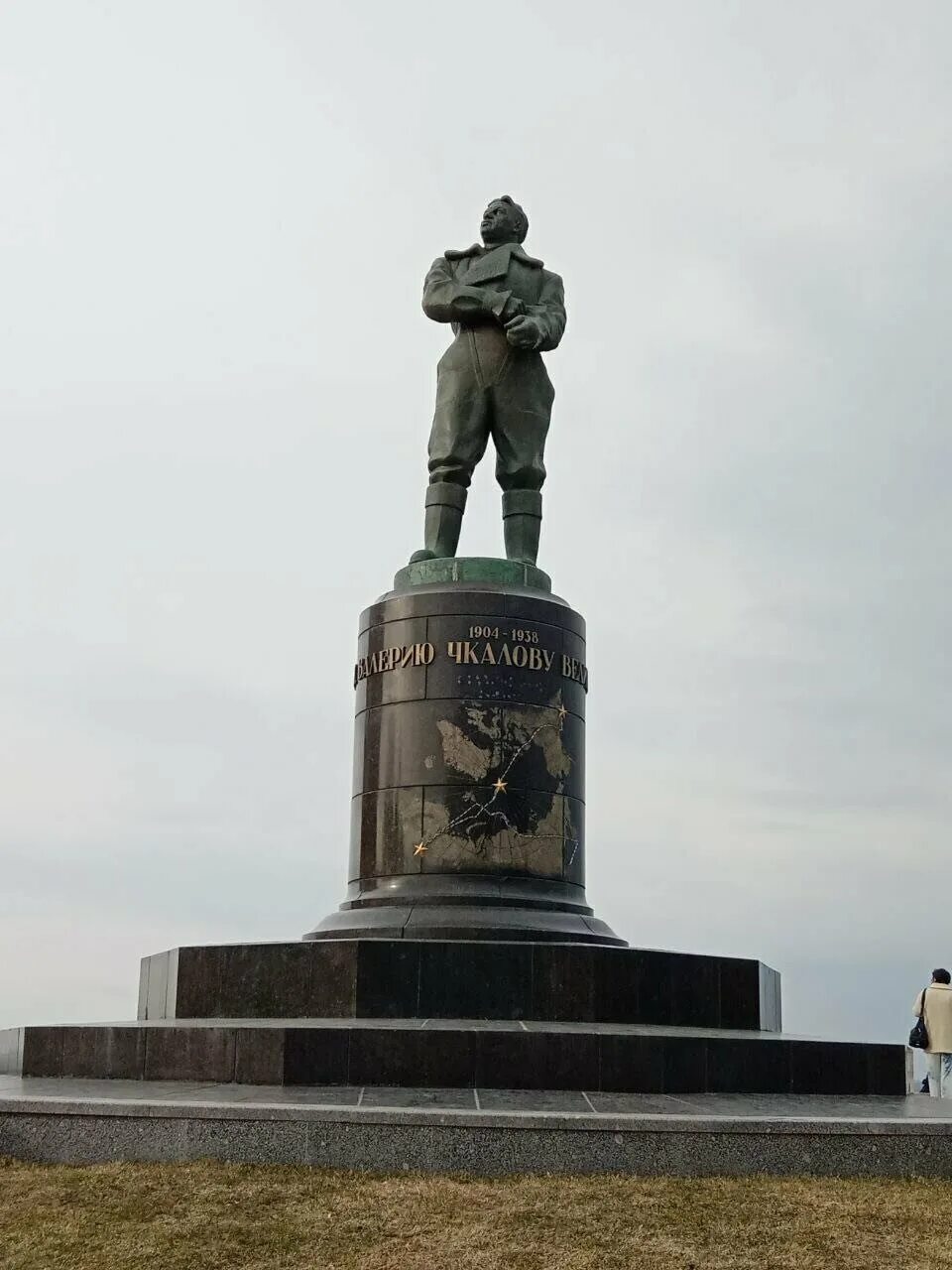 Памятник чкаловскому. Памятник чкаловскому. Памятник чкаловскому. Чкалов памятник г. Чкаловская лестница памятник чкалову.