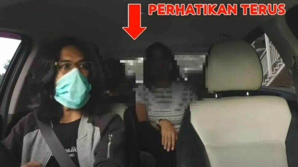 Mesum di mobil