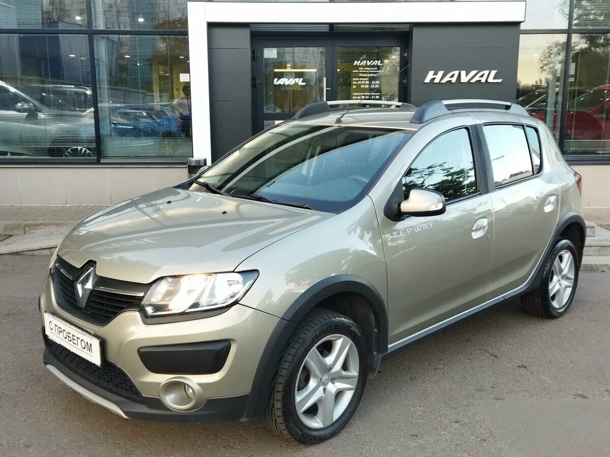 Рено сандеро степвей игрушка. Сандеро степвей дилер москва. Renault sandero stepway 2014. Renault sandero stepway в автосалоне. Рено сандеро степвей 2019.