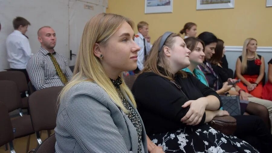 Симферополь мокроусова 7. 7 школа симферополь. Сош 7 симферополь. Учитель года 2022 симферополь. Сош 7 им мокроусова симферополь.